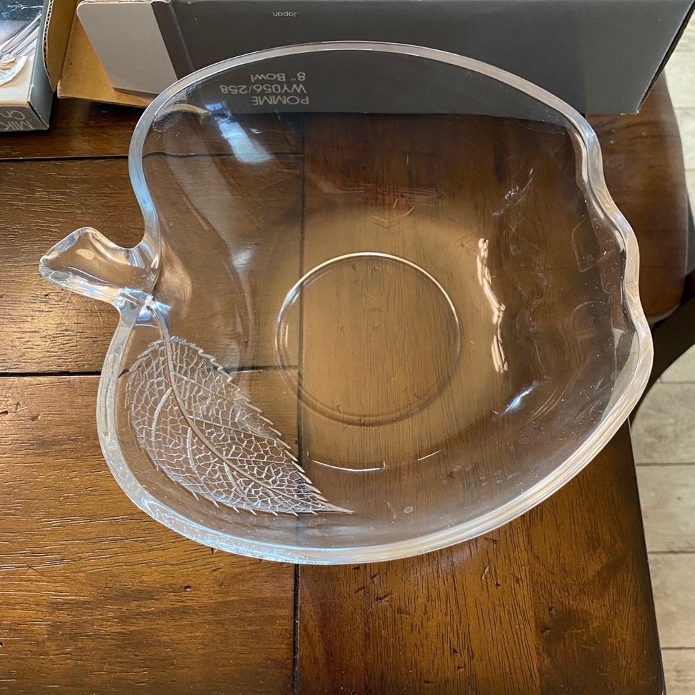 8” apple shaped serving bowl